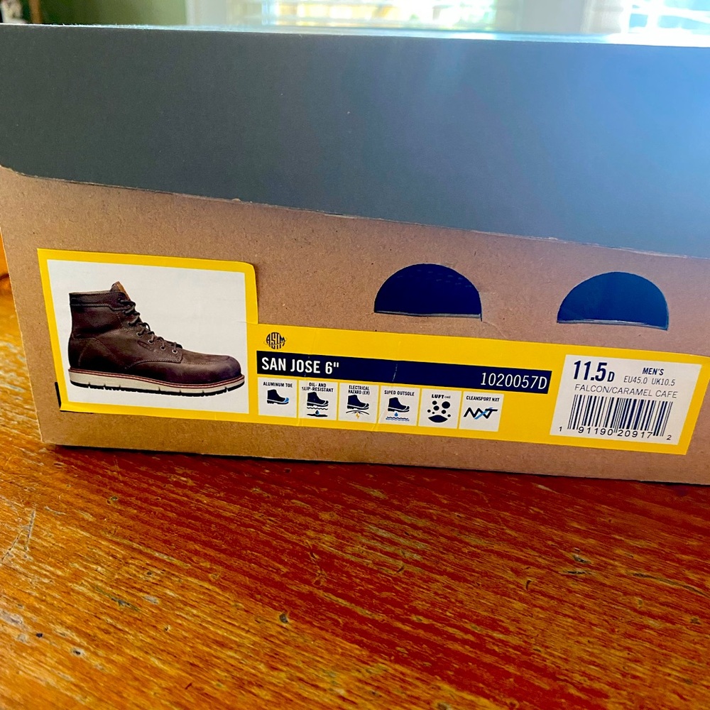 Keen work boots. Hard toe box. Only worn a few times